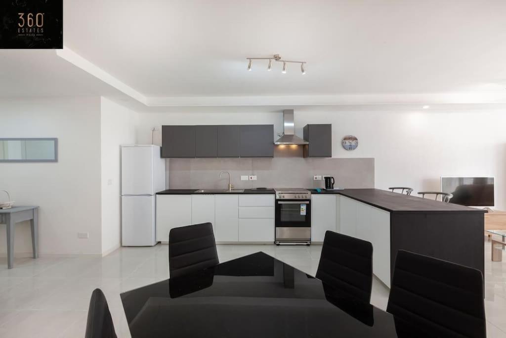 Spacious 2Br Apt In Qawra - Perfect For Families By 360 Estates セント・ポールズ・ベイ エクステリア 写真