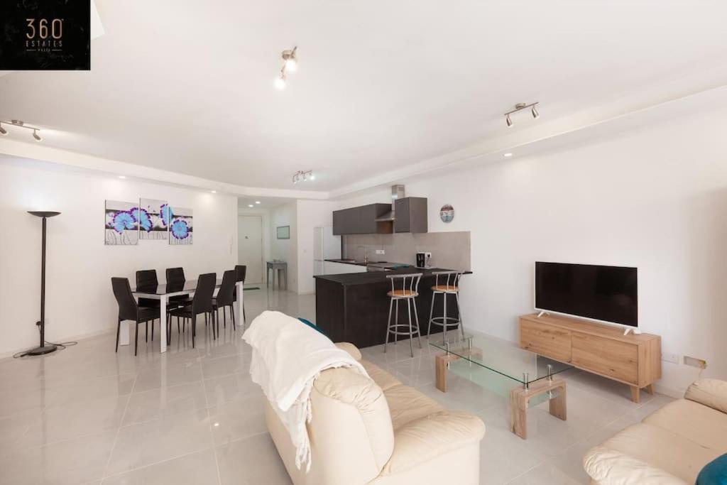 Spacious 2Br Apt In Qawra - Perfect For Families By 360 Estates セント・ポールズ・ベイ エクステリア 写真